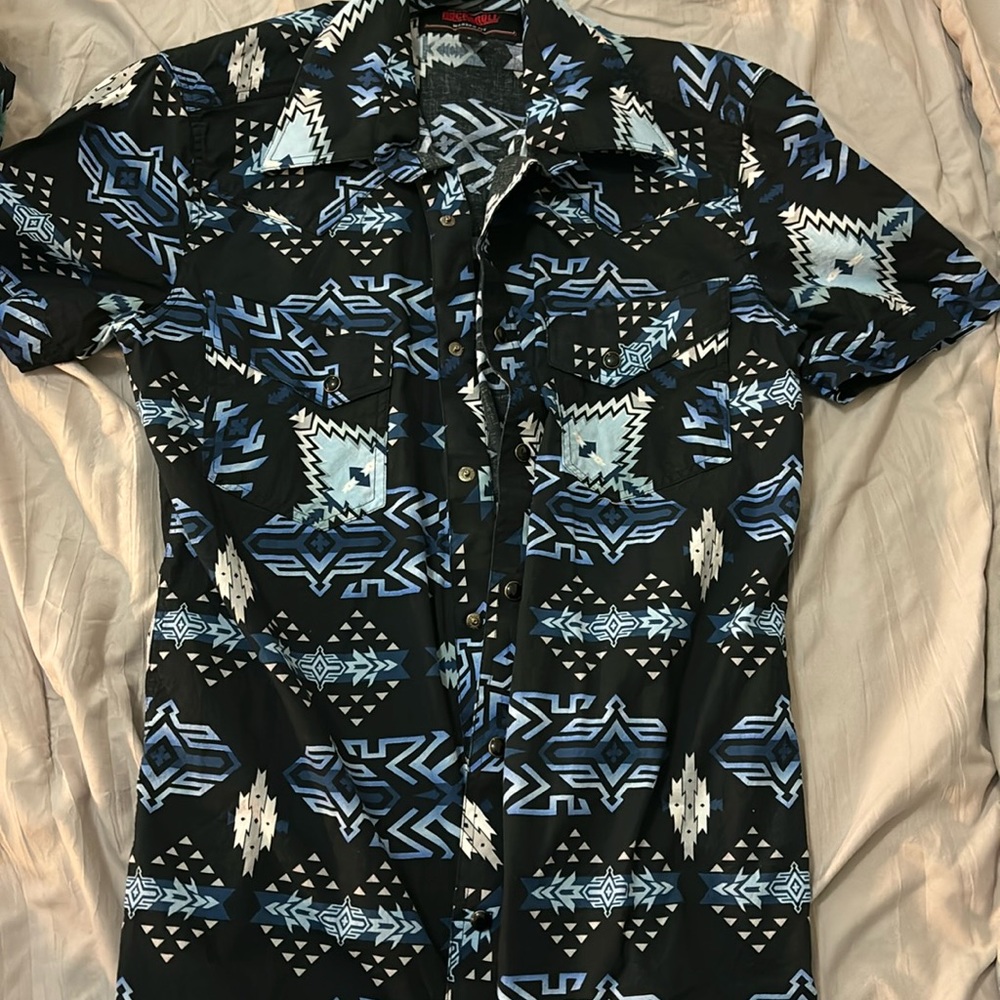Men’s short sleeve button up, dress shirt, western wear.